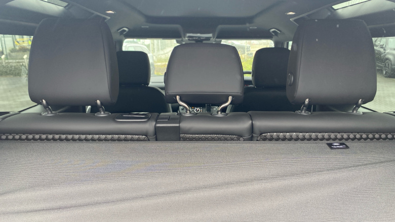 Land Rover Defender 3.0 D250 X-Dynamic SE 90 3dr Auto Diesel Estate